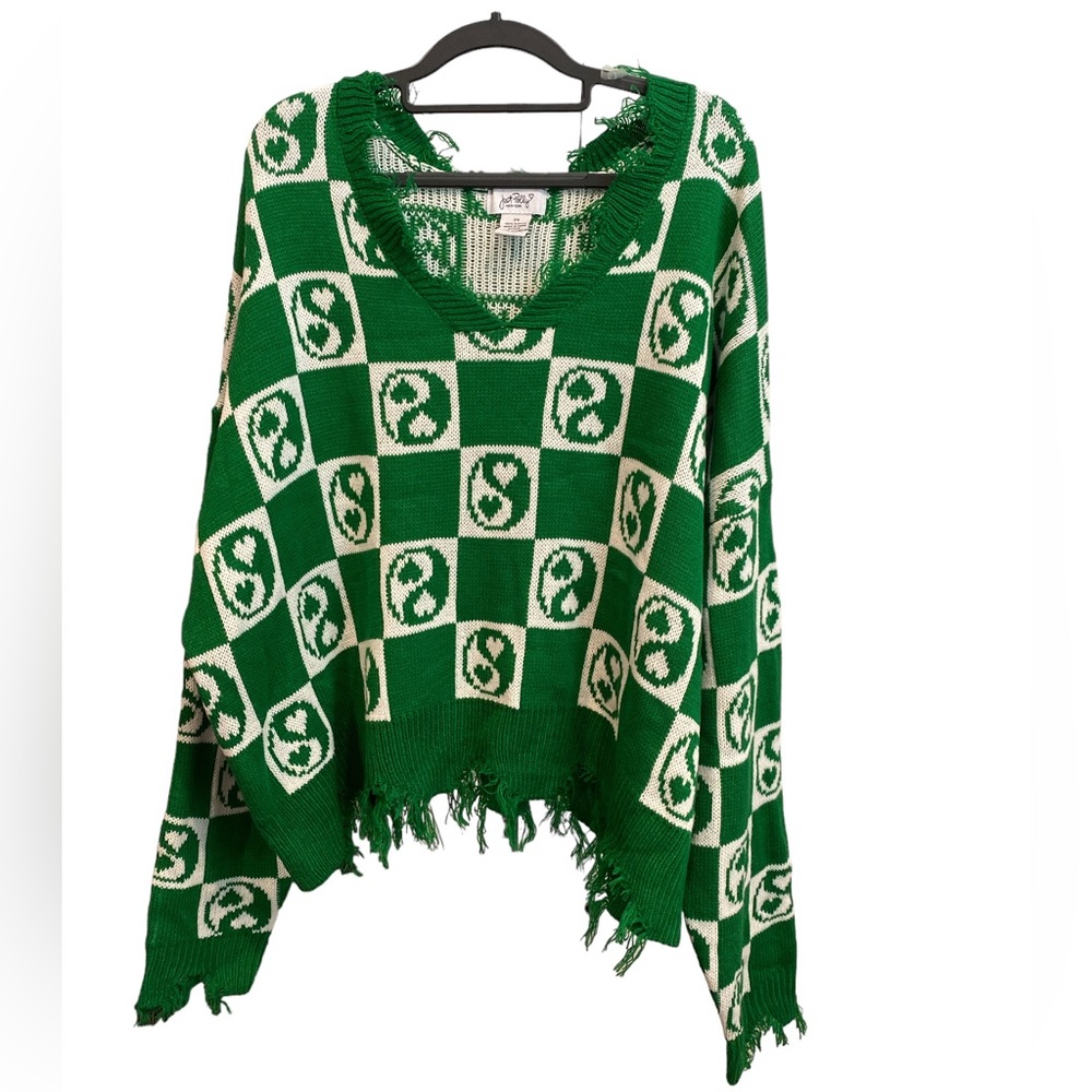 NWOT sweater ying Yang with hearts
